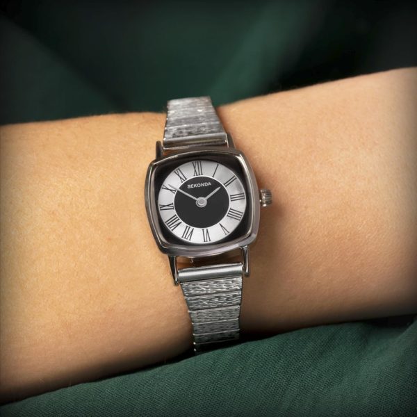 1970s Ladies Watch  –  Silver Case & Bracelet with Black Dial 3