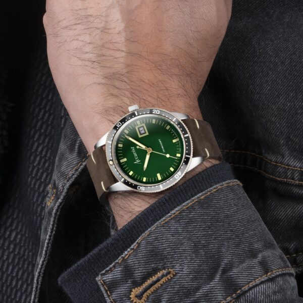 Accurist Dive Men’s Watch – Two Tone Case & Brown Leather Strap with Samphire Green Dial 5